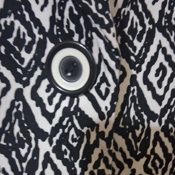 Elegant Black and White Patterned Blazer - Picture 5 of 5